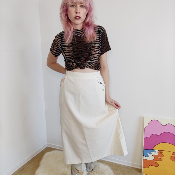 Vintage 80s Skirt (White + Abstract Pocket details) - Picture 6 of 15